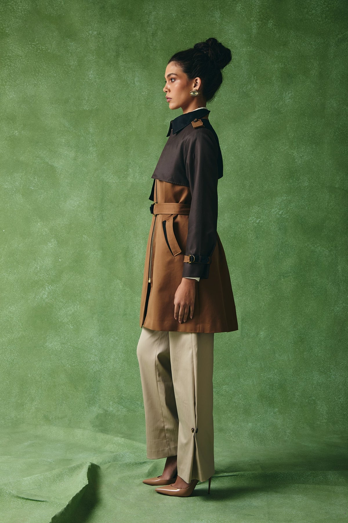 Trench Coat em Tons de Marrom — look 3