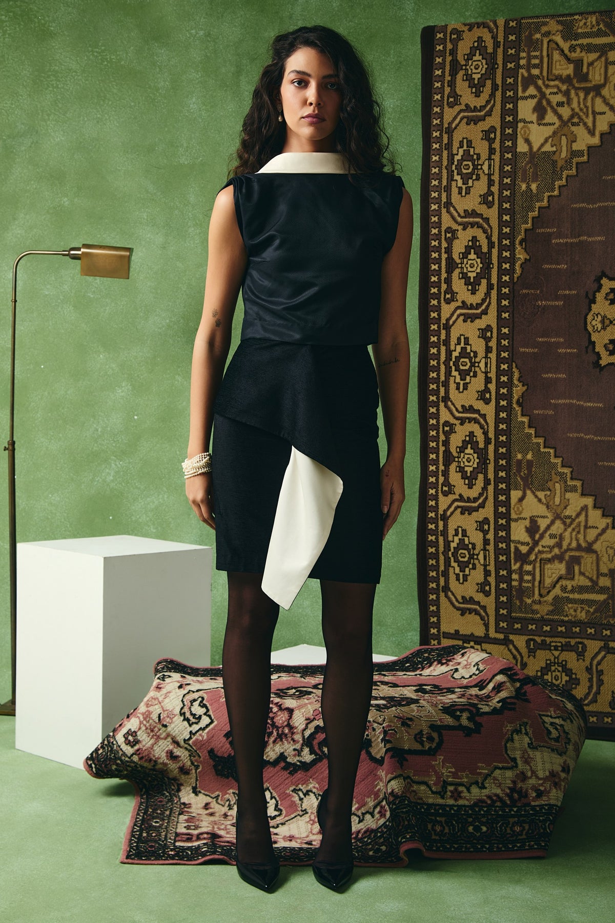 Saia Lápis com Faixa Aplicada Veludo — look 1